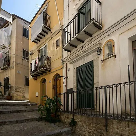 Rifinito Trivani Al Duomo Cefalù